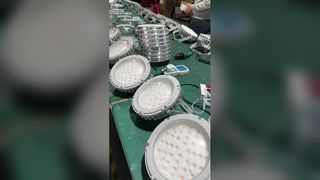 عرض IP65 مقاوم للماء موفر للطاقة LED ضوء مقاوم للانفجار 50W-300W للمواقع الخطرة