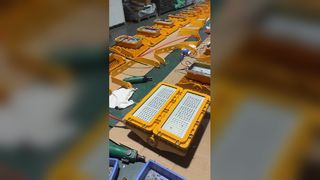 تقديم إضاءة IP65 الصناعية الخارجية المقاومة للانفجار مع غلاف من سبائك الألومنيوم