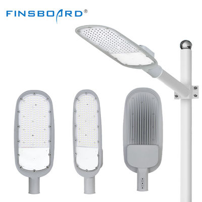 مصباح الشارع ذو الكفاءة العالية مع غطاء الألومنيوم المقاوم للماء IP66 و 120lm / w كفاءة لمدى الجهد AC85-265V
