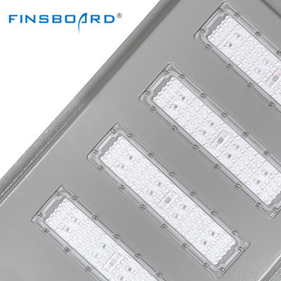 ضوء شارع شمسي موفر للطاقة ومقاوم للماء IP65 الكل في واحد مع عمر افتراضي 50000 ساعة وتقنية LED ذكية