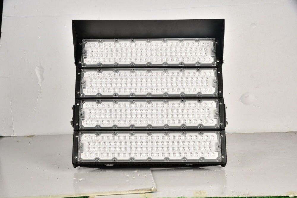 IP65 مضاد للماء مصباح LED عالي الصدر مع عمر 50،000 ساعة وزاوية شعاع قابلة للتعديل للملاعب